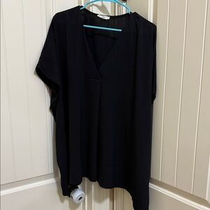 Entro Elegant Black V-Neck Blouse